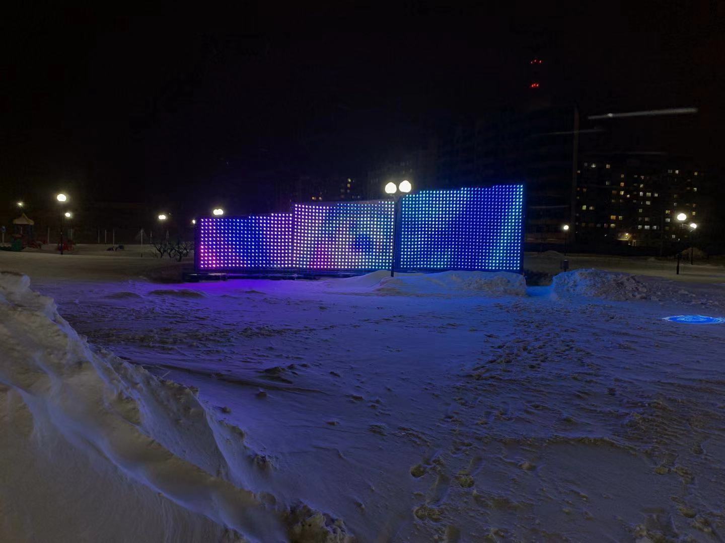 LED mesh in extreme cold conditions